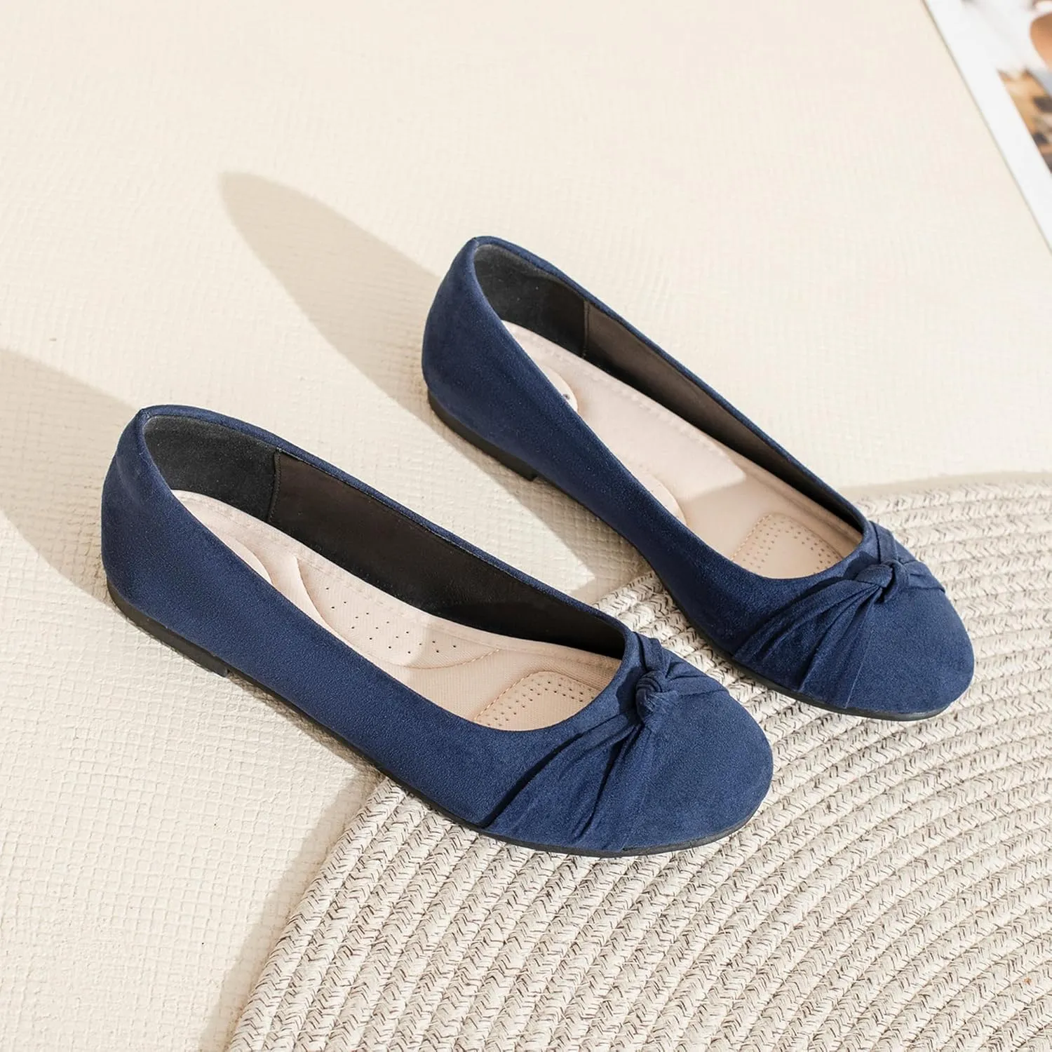 Veittes Women's Wide Width Flat Shoes, Classic Soft Round Toe Design Ballet Flats.